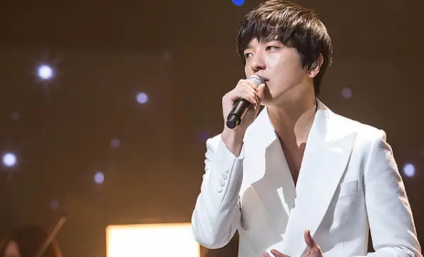Jong Yong Hwa yang merupakan personel CNBLUE secara perdana menggelar konser solo perdananya.