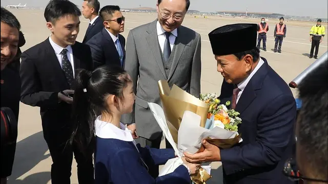 Menteri Pertahanan Prabowo Subianto tiba di Beijing, China dalam lawatannya menemui Presiden China XI Jinping, Minggu 31 April 204. (Dok Kemhan)