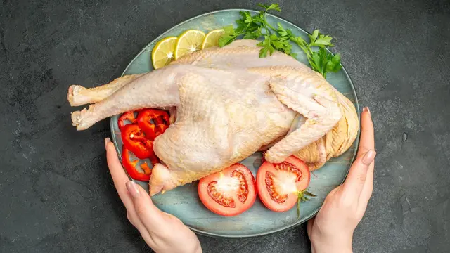 Ilustrasi daging ayam mentah