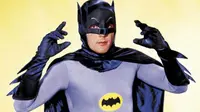 Adam West sebagai Batman 1960-an (Foto: IGN.com)
