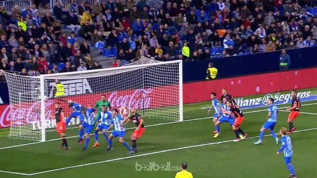 Kiper Malaga, Roberto Jimenez, nyaris menyelamatkan timnya jika sundulannya berbuah gol. This video is presented by Ballball.