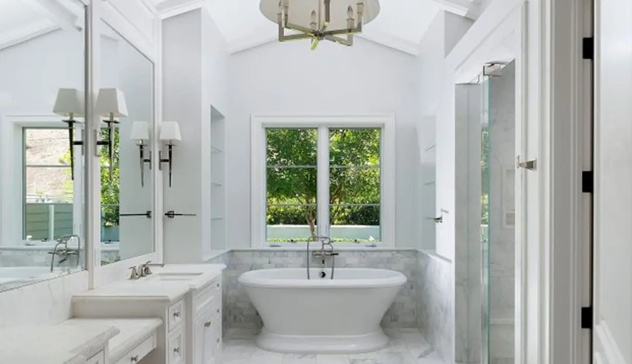 Rumah mewah ini memiliki fasilitas yang sangat lengkap. Berlokasi di Hidden Hills, California, rumah ini memiliki  4 kamar tidur dan 4 kamar mandi. (doc.PEOPLE.com)