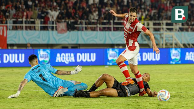 Persis Solo, David Gonzales