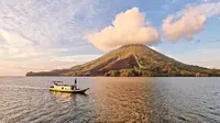Gunung Api Banda di Maluku, di Maluku Tengah, Banda Neira. (Dok: Instagram @arini_rahayu21)