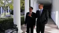 Jabat tangan dan ucapan selamat jalan mengakhiri pertemuan Presiden Jokowi dan Obama di Gedung Putih.