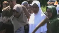 [VIDEO] Hujan Air Mata di Pemakaman Masinis Tragedi Bintaro II