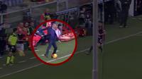 Video Paulo Sousa menahan bola yang ke luar lapangan, tetapi wasit menetapkan pelanggaran terhadap pelatih Fiorentina ini.