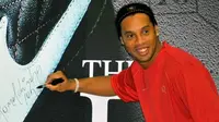 Wanita, Alasan Ronaldinho Gabung Klub Meksiko 