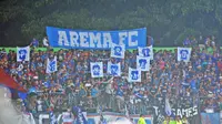 Suporter Arema FC, Aremania, mendukung perpindahan venue Grup E Piala Presiden 2018 dari Stadion Gajayana ke Stadion Kanjuruhan Malang. (Liputan6.com/Rana Adwa)