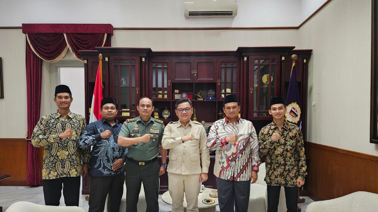 Gubernur Lemhanas RI, TB. Ace Hasan Syadzily menerima kunjungan Pimpinan Pondok Pesantren Darul Amanah Desa Ngadiwarno Kecamatan Sukorejo Kabupaten Kendal Provinsi Jawa Tengah, KH. Muhammad Fatwa. (Istimewa)