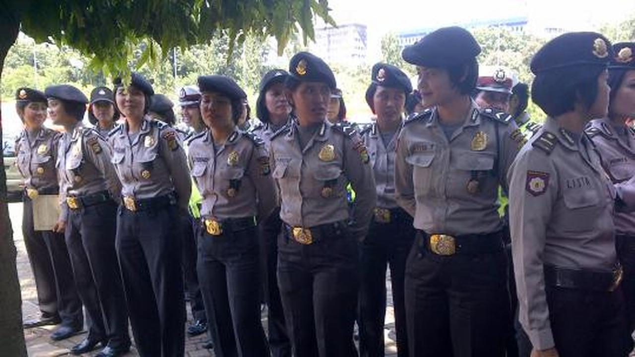 Polisi cantik negosiator demonstrasi