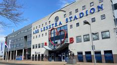 Abe Lenstra Stadion. Sehari jelang menjamu Ajax Amsterdam, suasana Stadion Abe Lenstra, markas SC Heerenveen sepi pengunjung pada Sabtu, (3/4/2021). Esoknya, Heerenveen kalah 1-2 dari Ajax dan bertengger di peringkat 10 Eredivisie. (Bola.com/Tito Sianipar)