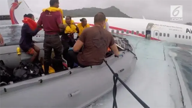 VIDEO: Rekaman Penyelamatan Pesawat Tergelincir di Perairan Mikronesia