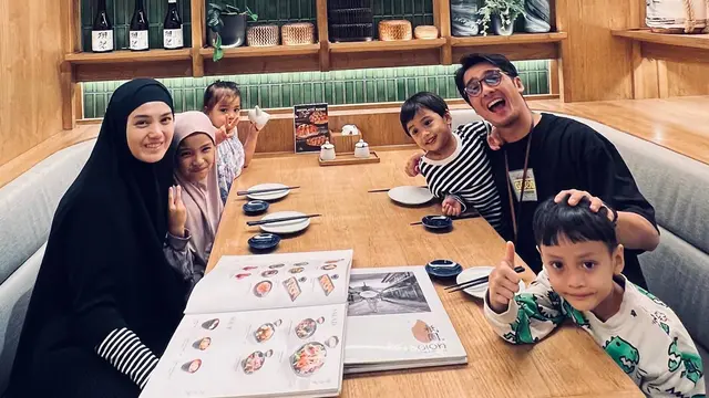 Jelang 10 Tahun Pernikahan, Ini Potret Harmonis Ricky Harun dan Herfiza Novianti