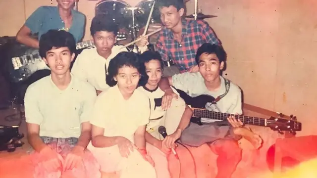 6 Potret Masa Remaja Ahmad Dhani, Gaya Rambut Mullet Bikin Pangling