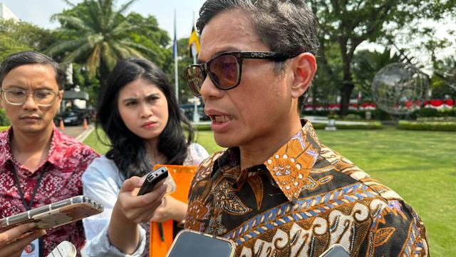 Wakil Menteri Luar Negeri Pahala Mansury saat ditemui media di Gedung Pancasila, Kementerian Luar Negeri, Senin (14/8/2023). (Liputan6/Benedikta Miranti)