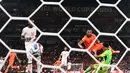 Penyerang Belanda Cody Gakpo mencetak gol pertama timnya selama pertandingan sepak bola babak 32 besar Piala Dunia 2026 antara Belanda dan Maroko di Stadion Monterrey di Guadalupe, Meksiko, Senin (29/06/2026). (AFP/ Alfredo Estrella)