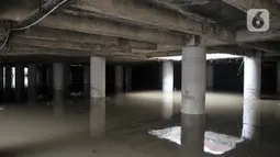 Kondisi underpass Kemayoran yang masih terendam banjir Jakarta Pusat, Minggu (26/1/2020). Ketinggian air yang masih merendam underpass Kemayoran mencapai 1,5 meter. (merdeka.com/Iqbal S Nugroho)
