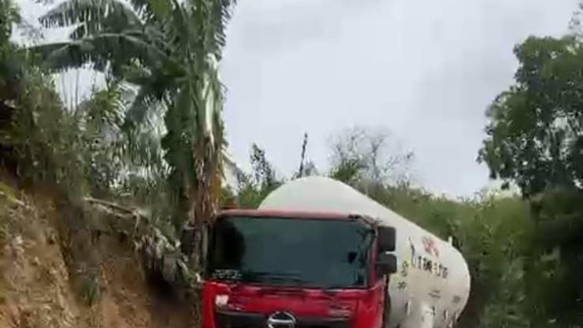 Pertamina Salurkan 6.000 Liter Avtur untuk Pesawat Logistik Bencana Sumatera