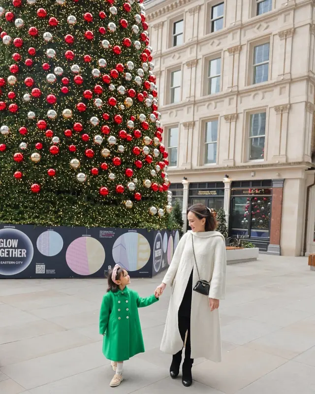 Pilih rayakan Natal di luar negeri, intip keseruan 6 seleb bareng keluarga