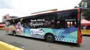 Bus Transjakarta Tanah Abang Explorer kembali beroperasi di Tanah Abang, Jakarta, Sabtu (3/2). Kembali aktifnya bus ini merupakan jawaban atas kesepakatan antara Pemprov DKI dan perwakilan sopir angkot trayek Tanah Abang. (Liputan6.com/Arya Manggala)
