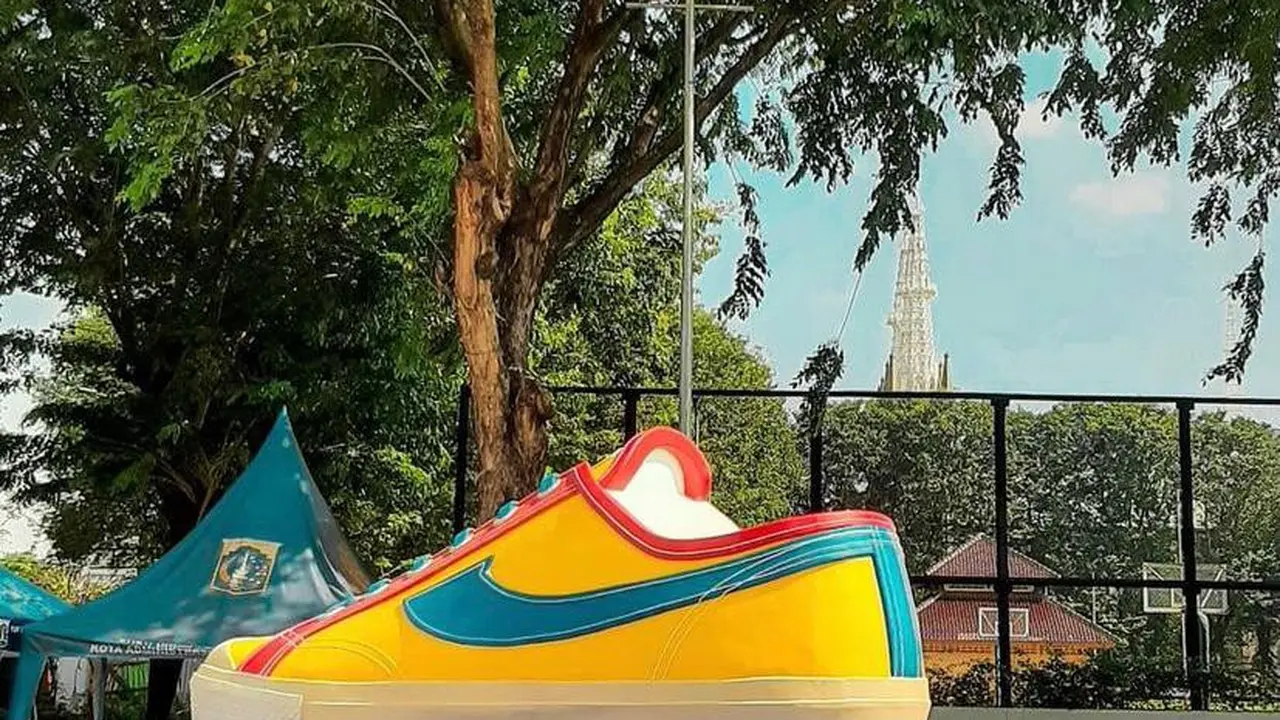 Pemprov DKI Pasang Tugu Sepatu untuk Mempercantik Jakarta