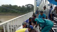 Hendak Berlindung dari Hujan, 3 Petani Malah Disambar Kereta