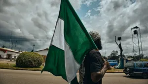 Ilustrasi bendera Nigeria. (Unsplash/Emmanuel Ikwuegbu)
