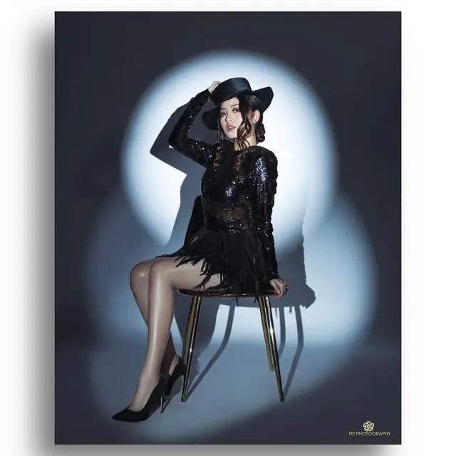 5 Pemotretan Natasha Wilona bertema Magician in Black, Curi Perhatian