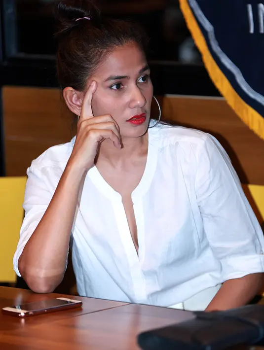 Meski tidak bisa dipungkiri bagi Nova Eliza, bahwa puncak silaturahmi dengan keluarga besar adalah saat momen Lebaran. (Deki Prayoga/Bintang.com)