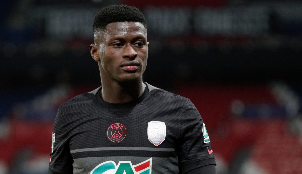 Menjelang bergulirnya musim 2022/2023 di liga-liga Eropa, lalu-lintas transfer pemain di bursa transfer musim panas 2022/2023 masih terus terjadi. Tak hanya melibatkan para pemain top yang kaya pengalaman, perpindahan pemain juga melibatkan para pemain muda U-20 dengan potensi mumpuni dengan harga mahal. Tercatat, 5 pemain muda U-20 yang telah resmi berganti klub dengan nilai transfer termahal. Siapa saja? Yuk disimak uraiannya. (AFP/Geoffroy van der Hasselt)