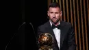 Lionel Messi akhirnya dinobatkan sebagai pemenang pemain terbaik dunia Ballon d'Or 2023. (FRANCK FIFE / AFP)