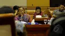 Komjen Polisi Saud Usman Nasution (kiri) mengikuti  RDP dengan Komisi III DPR RI di Komplek Parlemen, Jakarta, Rabu (8/4/2015). Rapat membahas tugas dan fungsi BNPT dalam menanggulangi  gerakan radikal di Indonesia. (Liputan6.com/Andrian M Tunay)