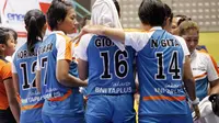 Tim putri Jakarta BNI Taplus mengalahkan Batam Sindo BVN dengan skor 3-0 pada laga lanjutan Proliga 2017 di GOR Kertajaya, Minggu (12/3/2017). (Bola.com/Fahrizal Arnas)