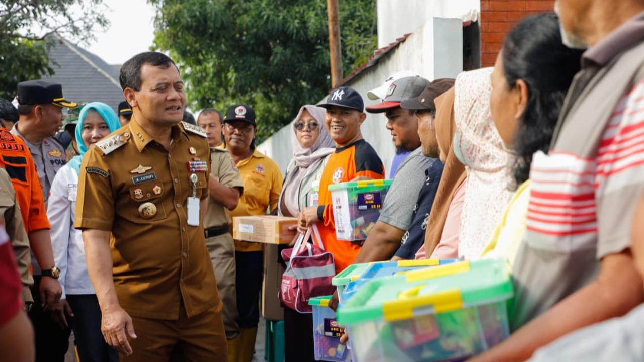 Gubernur Luthfi Turun Langsung Beri Bantuan Masyarakat Terdampak Banjir: Agar Tepat Sasaran