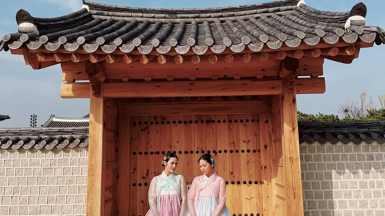 Potret Raisa Andriana Liburan ke Korea Selatan, Menawan Pakai Hanbok