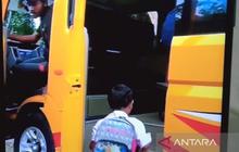 Tahukah Anda? Pemkab Biak Sediakan Bus Sekolah Gratis Pulau Numfor, Dukung Penuh Pendidikan!