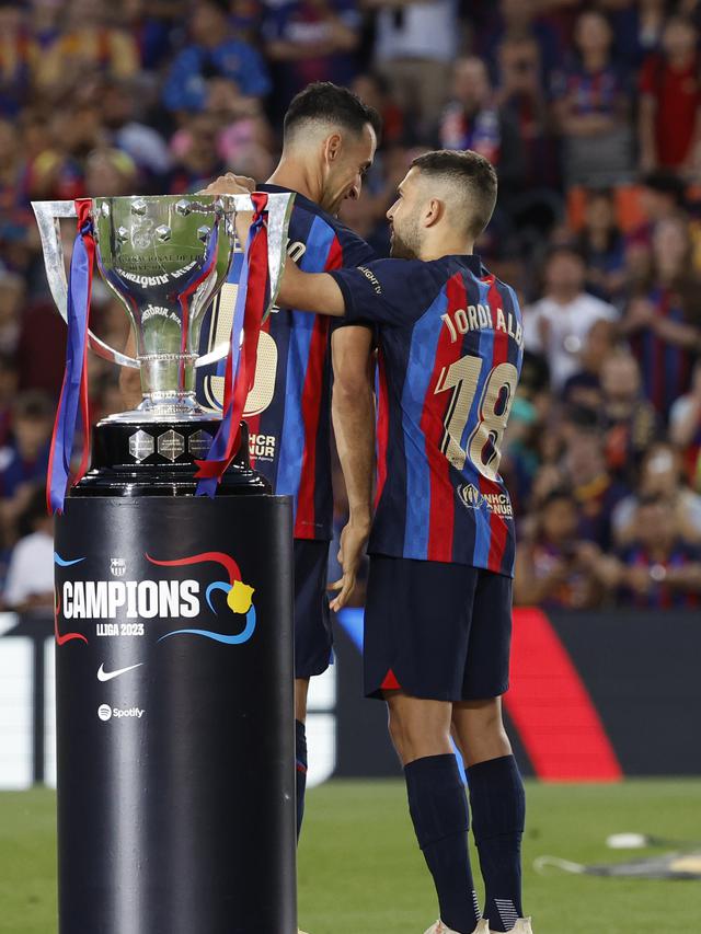 Momen Perpisahan Jordi Alba dan Sergio Busquets di Barcelona