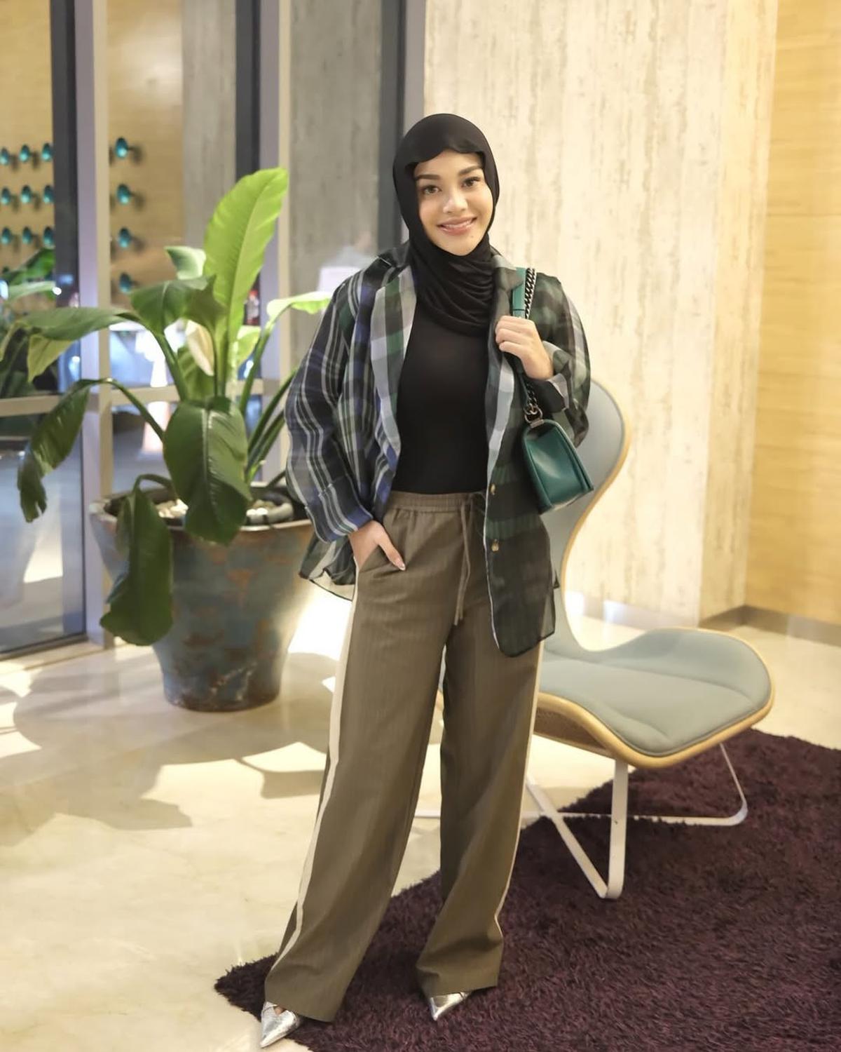 5 Gaya Hijab ala Aurel Hermansyah Cocok untuk Inspirasi Lebaran
