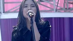 Ashilla  membawakan lagu Bieb dalam acara inBox SCTV (19/04/2014).