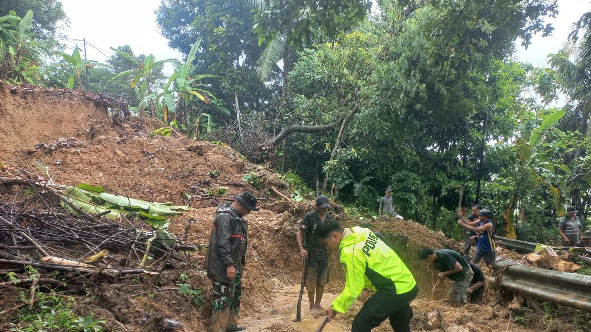 5 Desa di Warungkiara Sukabumi Terisolasi Akibat Longsor dan Jembatan Ambruk
