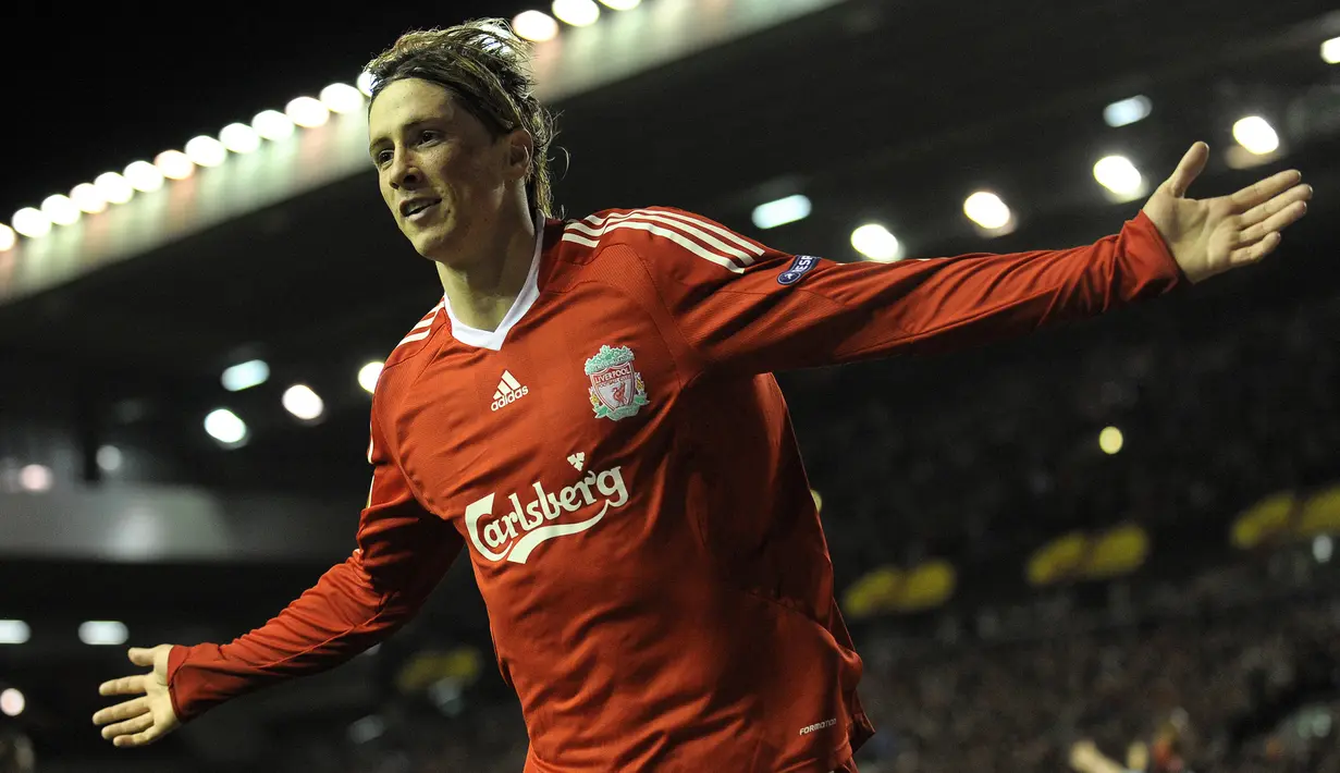 Fernando Torres. Empat musim di Liverpool pada rentang 2007-2011 ia mampu mencetak 65 gol dari 102 laga di Premier League. Prestasi terbaiknya adalah membawa Liverpool finish di posisi kedua pada 2008/2009. Pada musim 2010/2011 ia pindah ke Chelsea. (Foto: AFP/Andrew Yates)