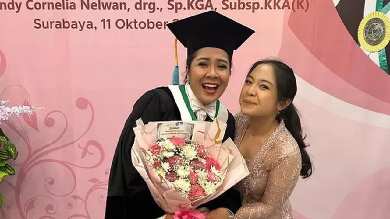 Begini Gaya Bernadya Saat Tidak Mengenakan Pakaian Hitam. [@bernadyaribka]