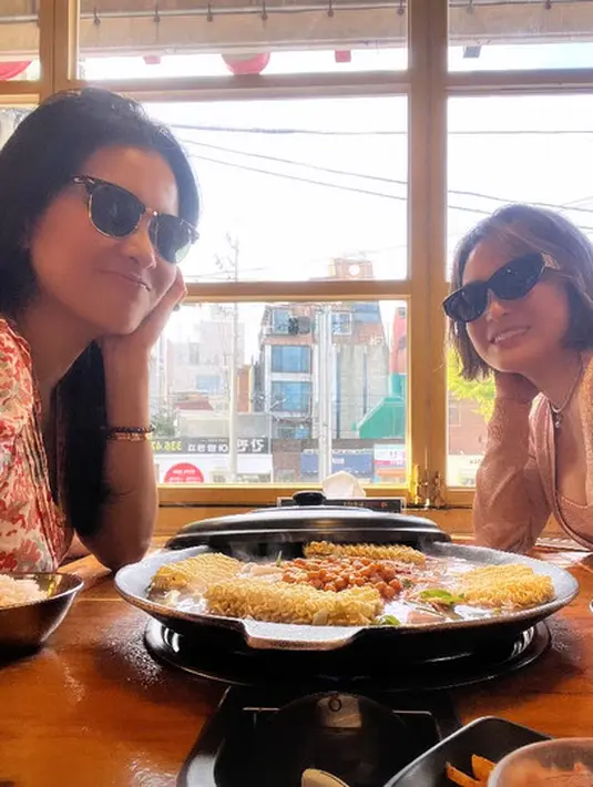 Masih dengan rambut highlight, Shandy Aulia makin awet muda bak tampilan ABG [@shandyaulia]