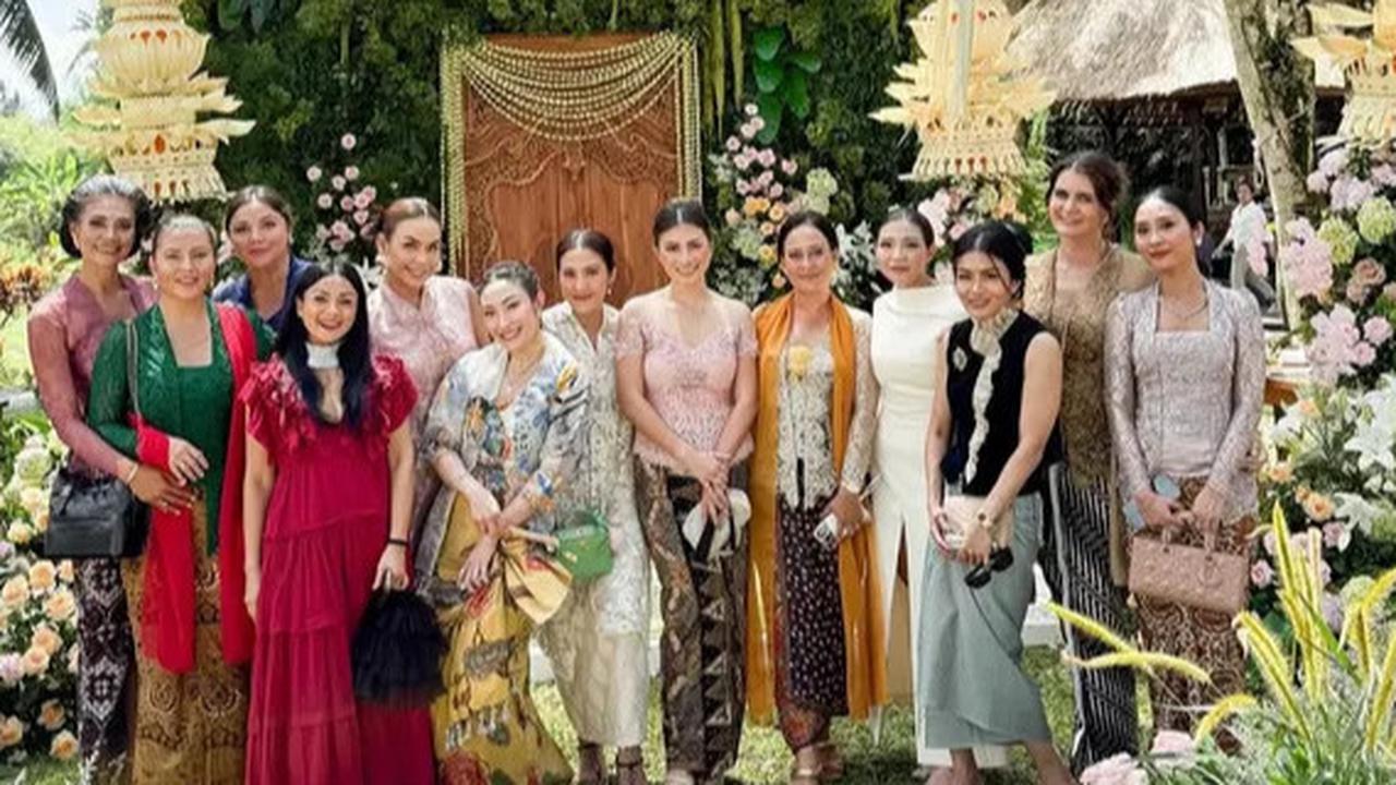 7 Potret Artis Hadir di Momen Siraman Luna Maya dan Maxime Bouttier di Bali, Geng Menteri Ceria Tampil Kompak