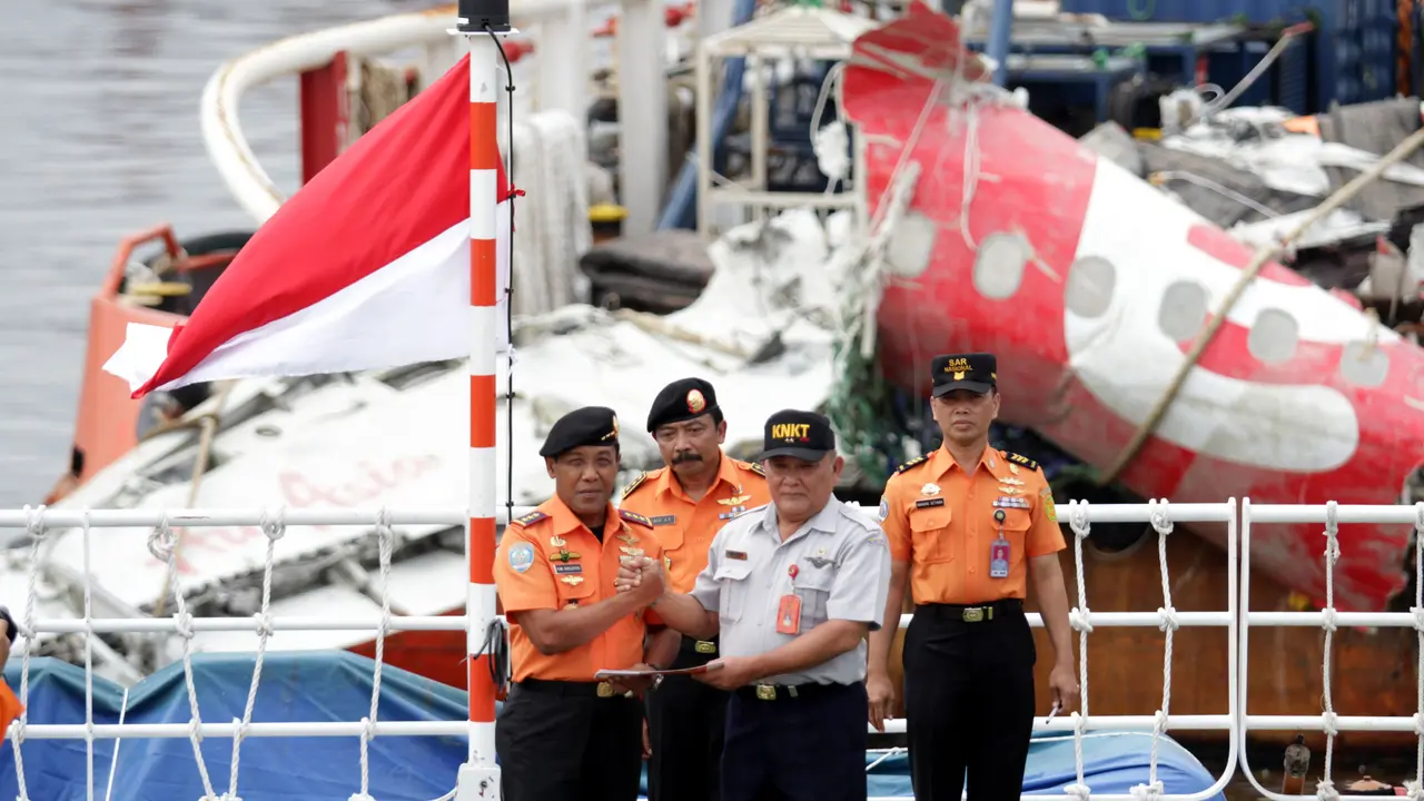 Basarnas Beri Penghargaan untuk Tim SAR Gabungan Evakuasi AirAsia