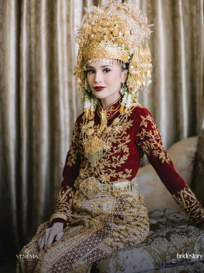 6 Pesona Beby Tsabina Jadi Pengantin Aceh saat Akad Nikah, Tampil Bold Dipulas Lipstik Merah Merona