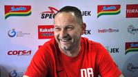 Dejan Antonic ungkap kenangan manis di kandang Arema. (Bola.com/Iwan Setiawan)