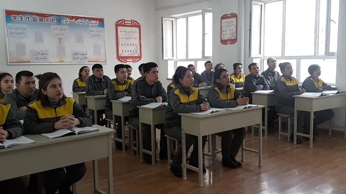 Suasana di pusat pelatihan vokasional Shule, di Shule County, Prefektur Kashgar, Xinjiang (Rizki Akbar Hasan / )