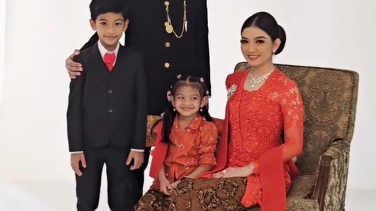8 Potret Behind The Scene Photoshoot Jan Ethes dan Lembah yang Imut Ceria, Dipuji Fotogenic